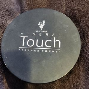 Younique Pressed powder